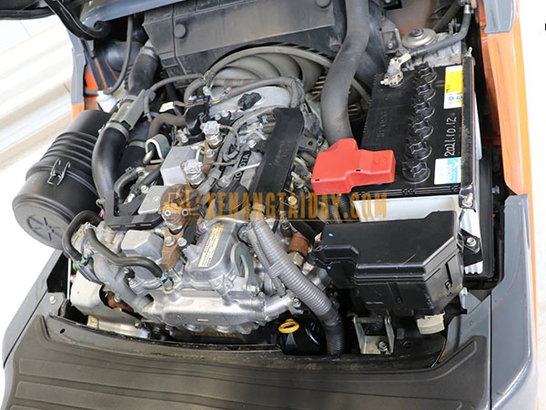 Động cơ dầu 1DZ-III trên xe nâng dầu TOYOTA