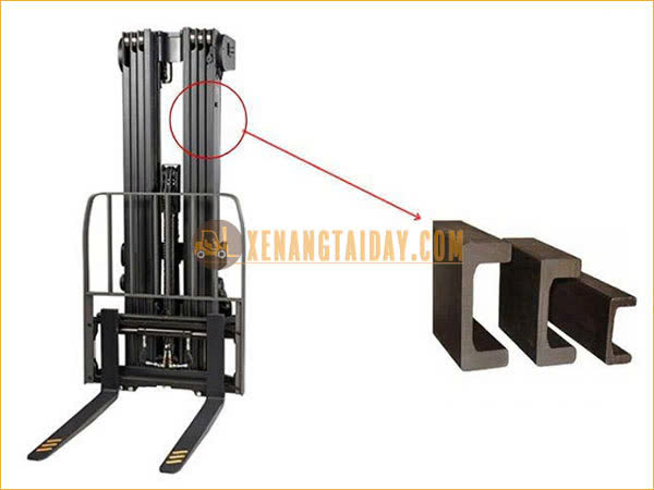 Thanh trụ chính có hình chữ C