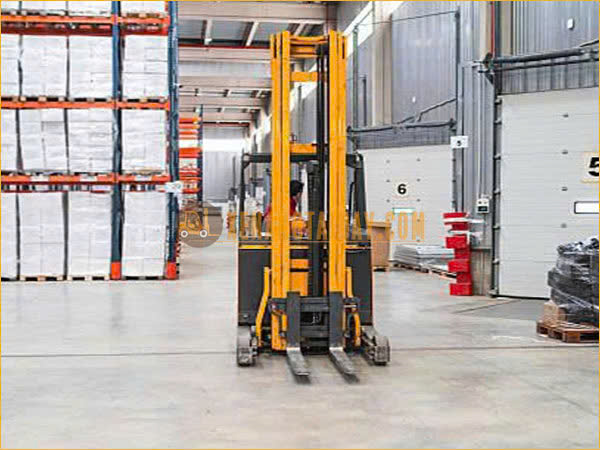 Khung xe nâng được quan sát từ xa