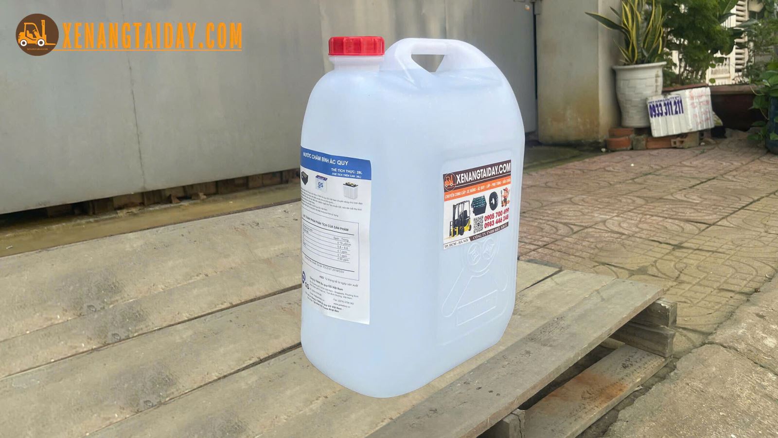 Nước cất châm bình điện hiệu GS