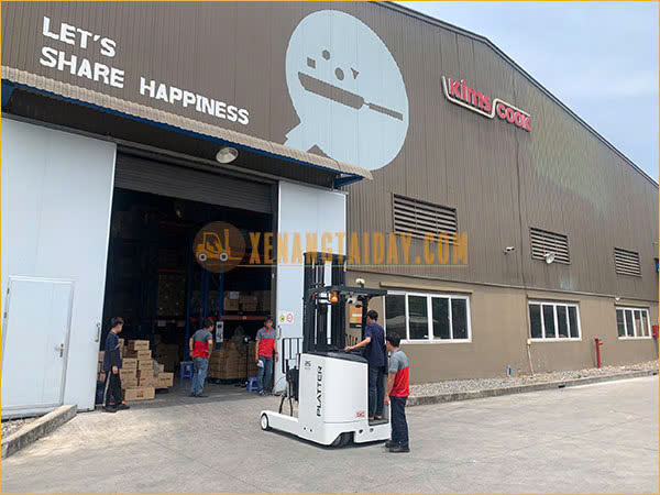 Bàn giao xe nâng điện đứng Nichiyu cho Doanh nghiệp