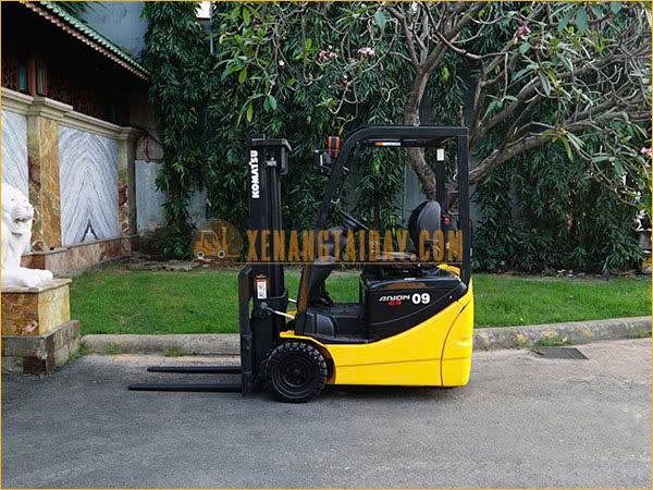 Thiết kế nhỏ gọn của xe nâng điện ngồi 3 bánh
