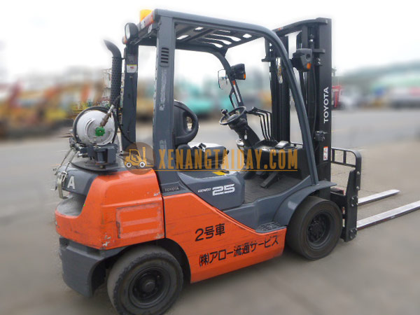 Xe nâng Xăng TOYOTA 02-8FG25