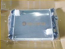 Két nước giải nhiệt động cơ xe nâng TOYOTA 2.5 tấn, đời 8