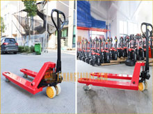 Làm thế nào để đảm bảo an toàn khi vận hành xe nâng tay?