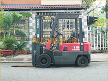 Xe nâng dầu NISSAN FJ01A15