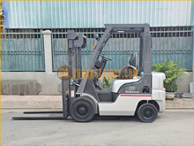 Xe nâng dầu NISSAN FL01A15