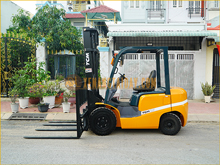 Xe nâng dầu TCM FHD25T3A