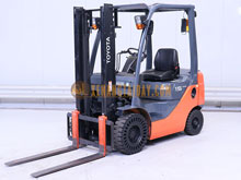 Xe nâng dầu TOYOTA 02-8FD15