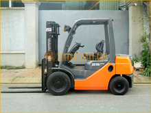 Xe nâng dầu TOYOTA 02-8FD25