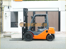 Xe nâng dầu TOYOTA 02-8FD25