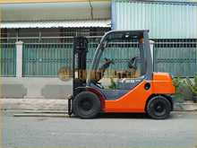 Xe nâng dầu TOYOTA 52-8FD25
