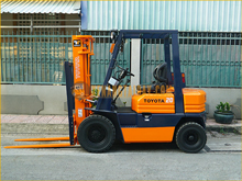 Xe nâng dầu TOYOTA 5FD20