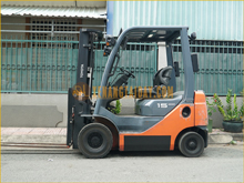 Xe nâng dầu TOYOTA 8FDL15