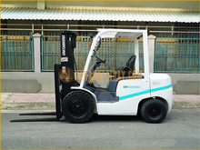 Xe nâng dầu UNICARRIERS FD30T4