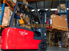Xe nâng điện 2 tấn - Giải pháp tối ưu chi phí cho doanh nghiệp