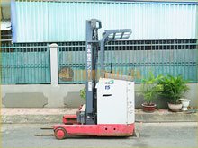 Xe nâng điện đứng 1.5 tấn Nichiyu giá siêu rẻ