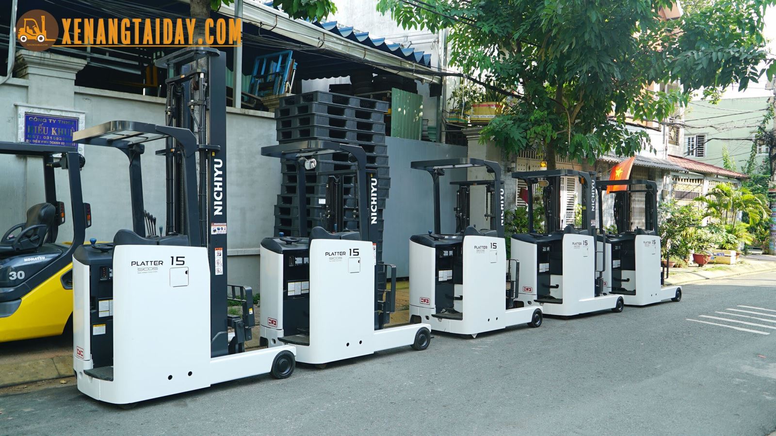 Xe Nâng Điện Đứng Lái Có Ưu Và Nhược Điểm Gì?