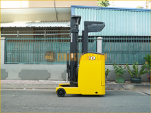 Xe nâng điện đứng lái KOMATSU FB10RL-15