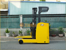 Xe nâng điện đứng lái KOMATSU FB18RL-15