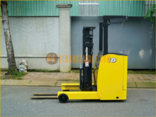 Xe nâng điện đứng lái KOMATSU FB18RL-15