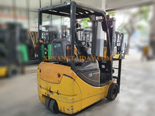 Xe nâng điện ngồi lái ba bánh KOMATSU FB15ML-12