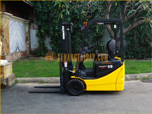 Xe nâng điện ngồi lái KOMATSU FB09M-12