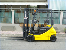 Xe nâng điện ngồi lái KOMATSU FB20A-12