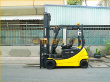 Xe nâng điện ngồi lái KOMATSU FB20AG-12