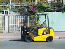 Xe nâng điện ngồi lái KOMATSU FB25-12 gắn pin lithum 72V - 340Ah PKGFF72340