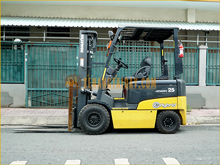 Xe nâng điện ngồi lái KOMATSU FB25HB-11, khung 3m, 2012, 1238 giờ
