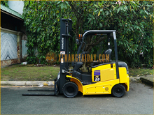 Xe nâng điện ngồi lái KOMATSU FE25-1