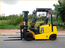 Xe nâng điện ngồi lái KOMATSU FE25-1 gắn pin lithum 72V - 340Ah PKGFF72340