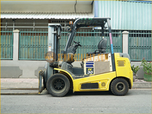 Xe nâng điện ngồi lái KOMATSU FE30-1