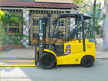 Xe nâng điện ngồi lái KOMATSU FE30-1 gắn bình điện axít chì 72V - 485Ah LIFTTOP VTDX485MH