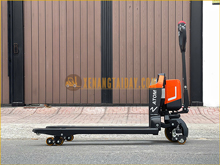 Xe nâng tay điện thấp tự động hoàn toàn 1.5 / 2 tấn NOBLELIFT ATOM 2