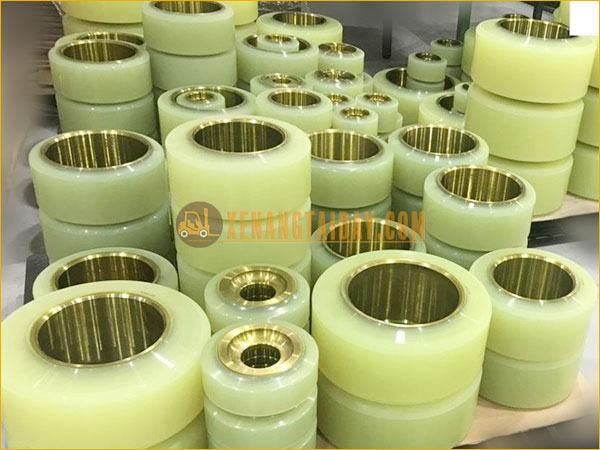 Bánh PU xe nâng điện đứng lái