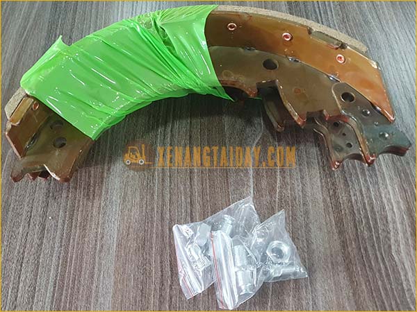 Bộ guốc và bố thắng (má phanh) xe nâng 3 tấn, 3.5 tấn,...