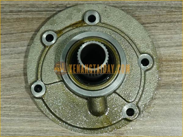Bơm dầu hộp số xe nâng dầu TCM 2.5 tấn FD25T4