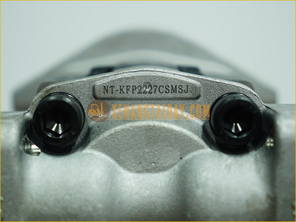 Bơm dầu thủy lực NT-KFP2227CSMSJ xe nâng dầu KOMATSU 2.5 tấn