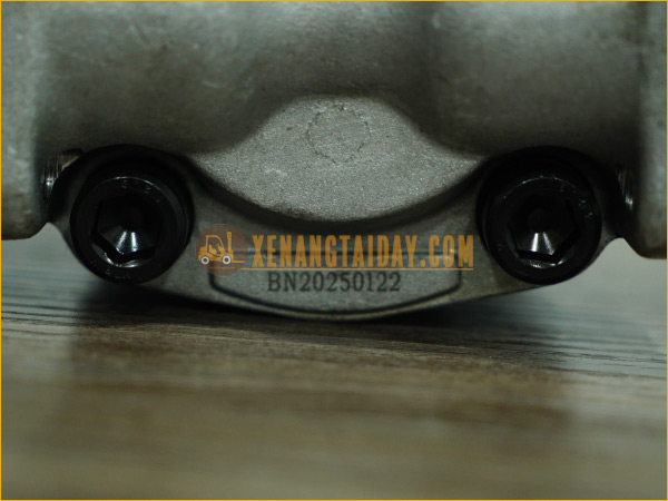 Bơm dầu thủy lực NT-KFP2227CSMSJ xe nâng dầu KOMATSU 2.5 tấn