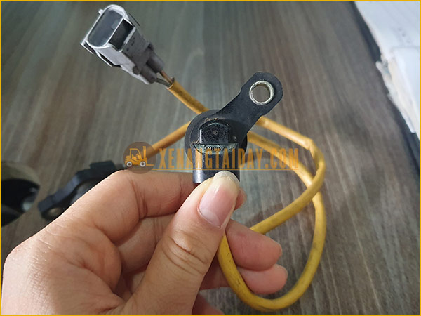 Cảm biến chân lái xe nâng điện đứng lái TOYOTA