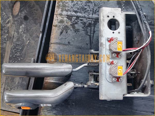 Cảm biến góc cần gạt xe nâng điện KOMATSU QP-3HB-111-09