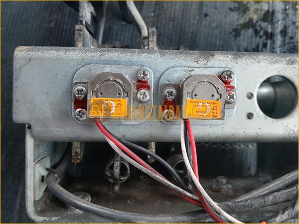 Cảm biến góc cần gạt xe nâng điện KOMATSU QP-3HB-111-09