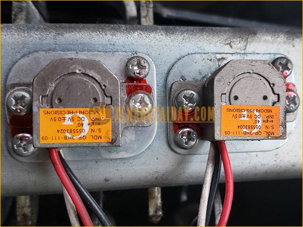 Cảm biến góc cần gạt xe nâng điện KOMATSU QP-3HB-111-09