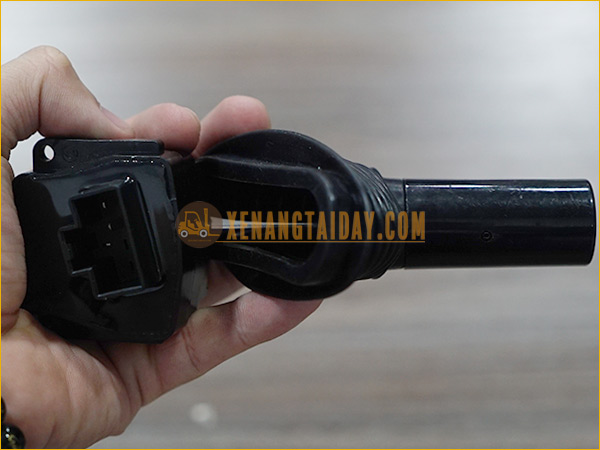 Cần số tự động xe nâng dầu MITSUBISHI FD30NT