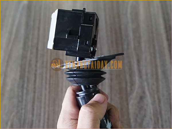 Cần số tự động xe nâng động cơ KOMATSU 1.5 - 3.5 tấn đời -16 trở lên