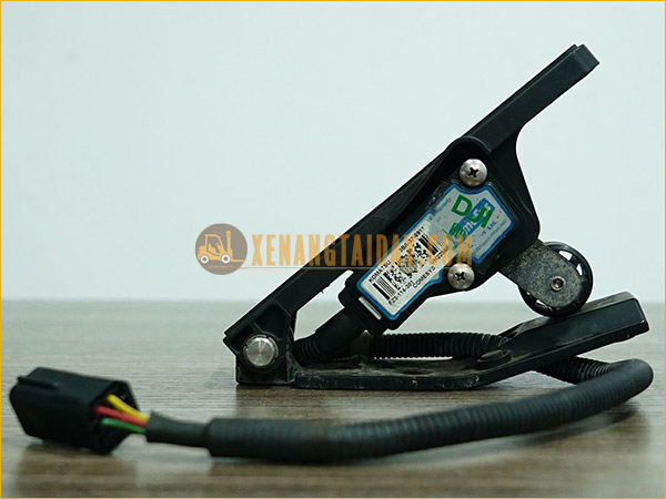 Chân ga điện tử COMESYS FZ3-114-381 xe nâng điện ngồi lái KOMATSU