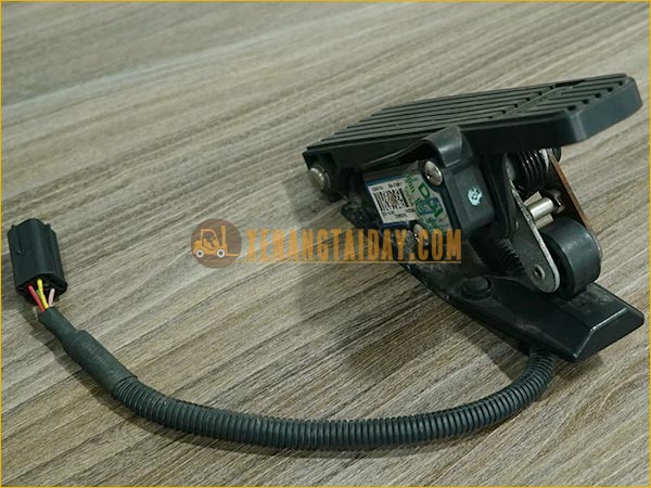 Chân ga điện tử COMESYS FZ3-114-381 xe nâng điện ngồi lái KOMATSU