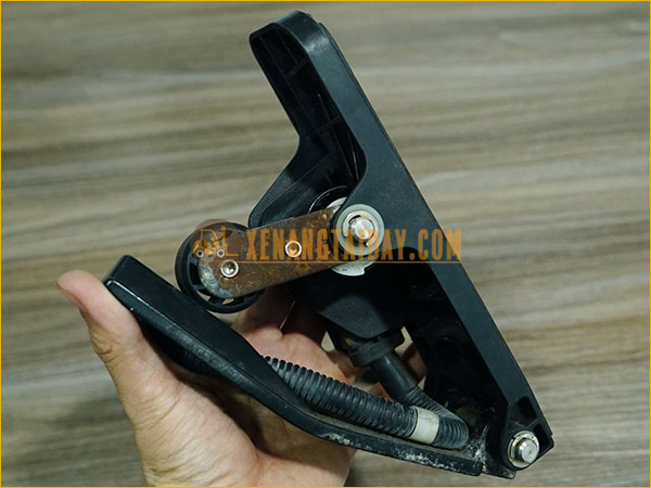 Chân ga điện tử COMESYS FZ3-114-381 xe nâng điện ngồi lái KOMATSU